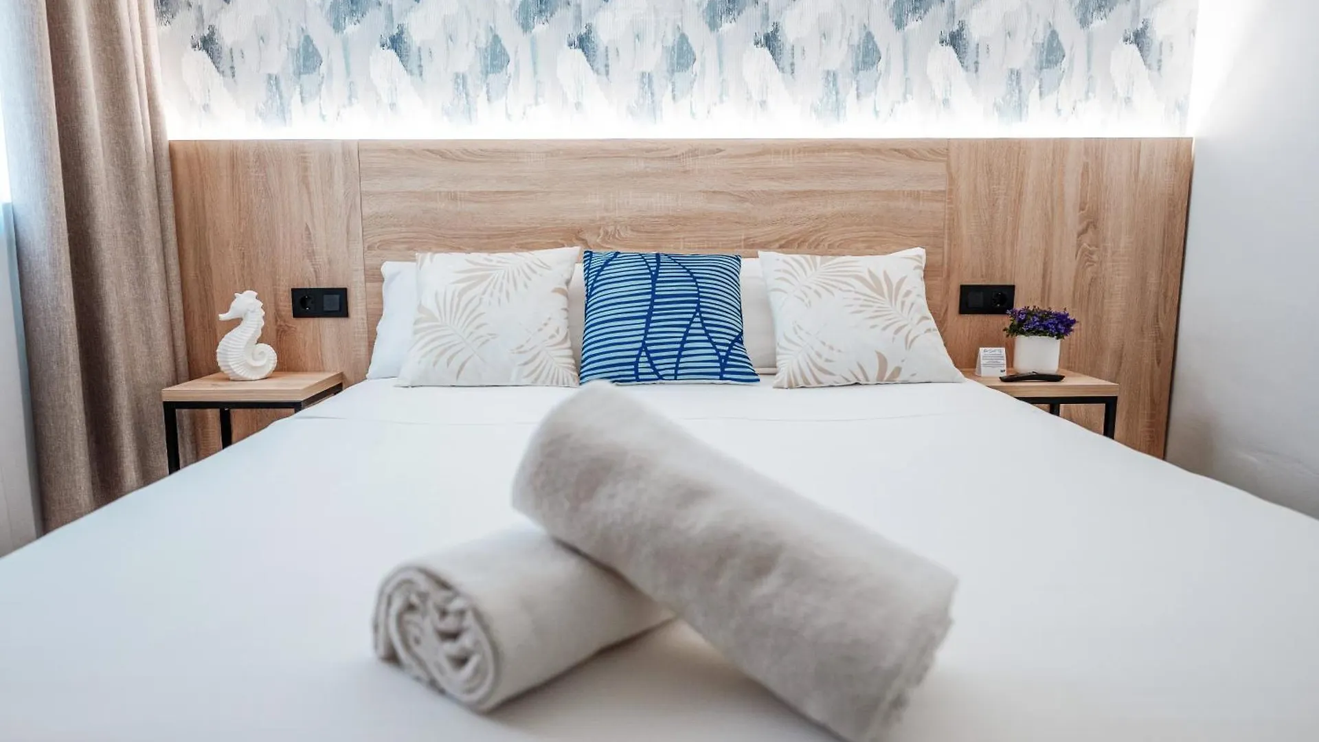 Sweet Lloret Suites contacts
